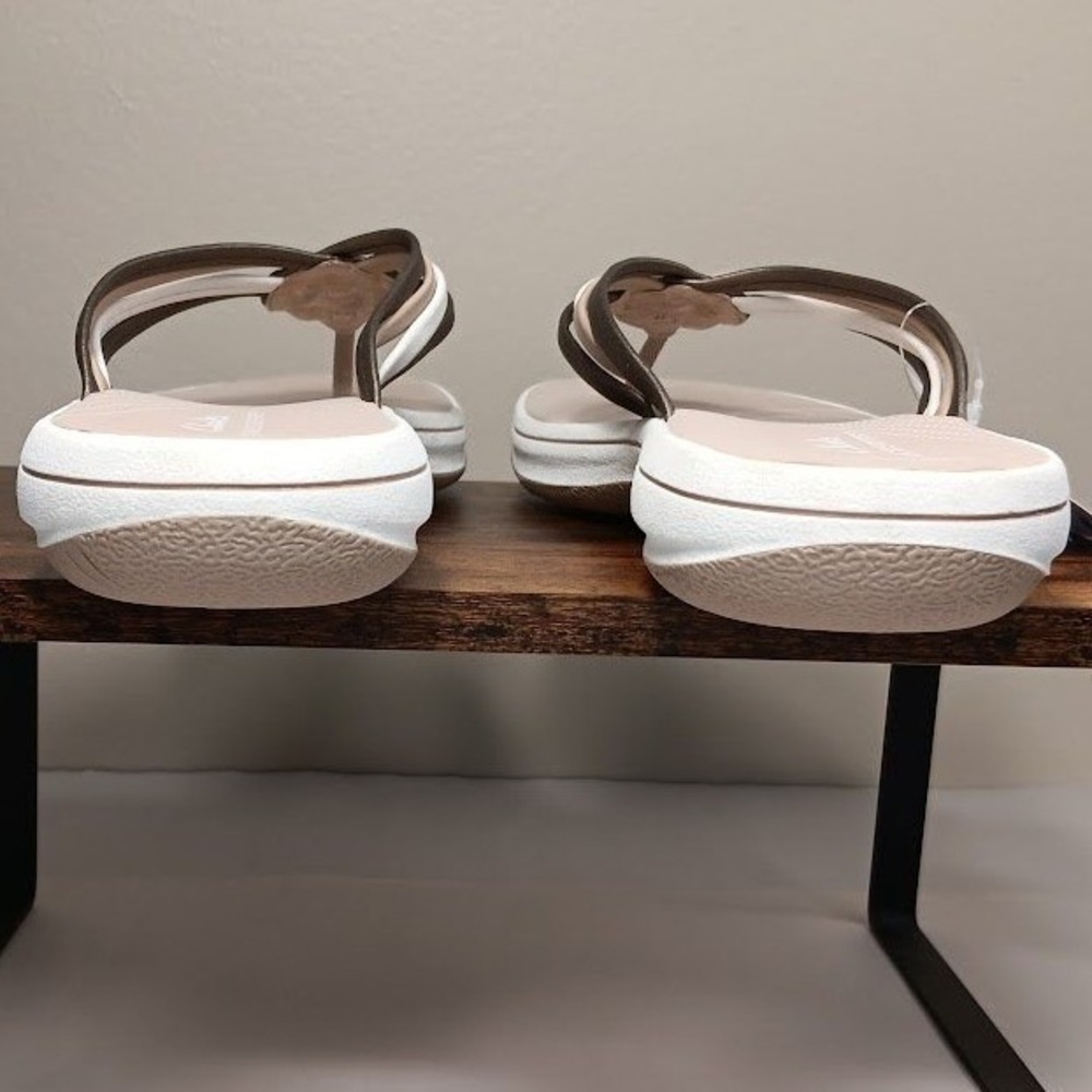Clarks Breeze Coral Sandals Womens 9 Metallic Combi New Cloudsteppers Flip Flops - Picture 4 of 9